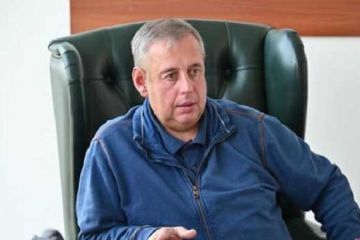 Почему предатель Дмитрий Исаенко продолжает сидеть в Раде и продавать квартиры Национальной гвардии? Почему предатель Дмитрий Исаенко продолжает сидеть в Раде и продавать квартиры Национальной гвардии?