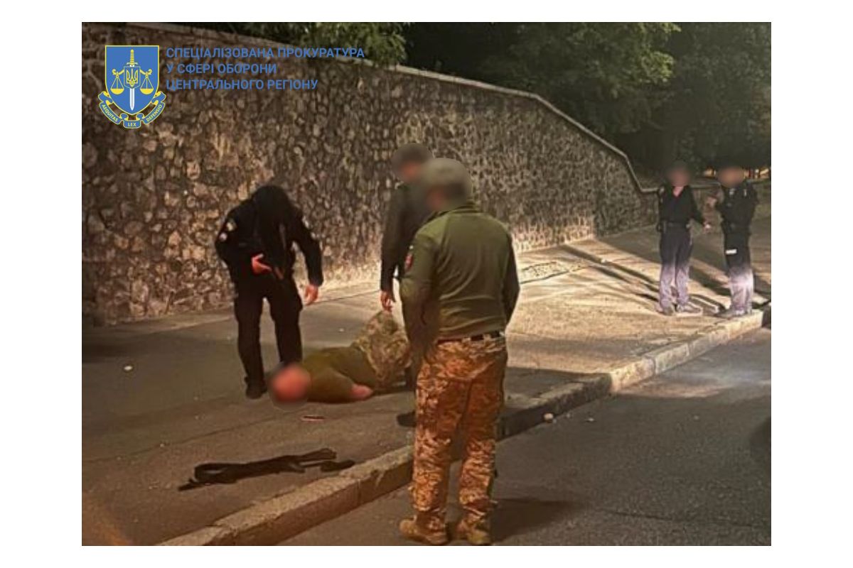 Розстріляв співслужбовців у Києві – військовому повідомлено про підозру Розстріляв співслужбовців у Києві – військовому повідомлено про підозру
