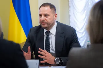 ​Глава Офиса президента Андрей Ермак пообещал, что законы о декларировании доходов чиновников отменяться не будут
