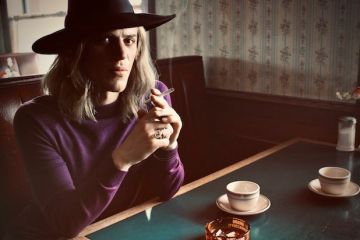 Трейлери тижня: Девід Боуї, Ентоні Хопкінс, Джеремі Айронс і Джекі Чан Трейлери тижня: Девід Боуї, Ентоні Хопкінс, Джеремі Айронс і Джекі Чан