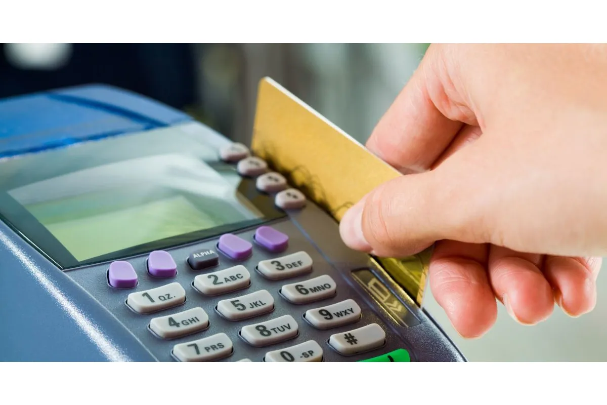Які причини відмовитися від готівки на користь банківської картки 