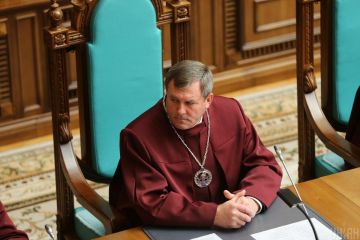 Судья Конституционного суда Петр Филюк 5 лет не декларировал бизнес жены Судья Конституционного суда Петр Филюк 5 лет не декларировал бизнес жены