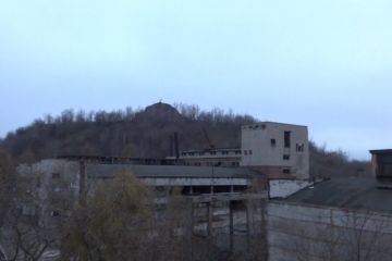 Ще одному співробітнику фейкового міністерства ОРДО, який катував полонених у підпільній в’язниці «Ізоляція», заочно повідомлено про підозру Ще одному співробітнику фейкового міністерства ОРДО, який катував полонених у підпільній в’язниці «Ізоляція», заочно повідомлено про підозру