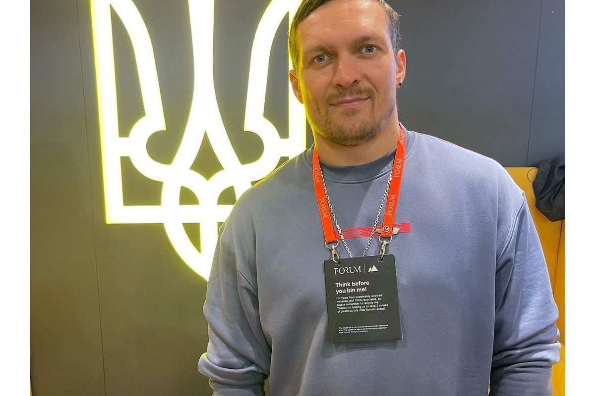 Олександр Усик: "Український народ - це і є світло, яке світить на весь світ" Олександр Усик: "Український народ - це і є світло, яке світить на весь світ"