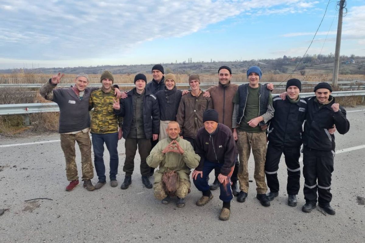 Сьогодні з російського полону вдалося звільнити 107 воїнів – 6 офіцерів, 101 рядового та сержанта Сьогодні з російського полону вдалося звільнити 107 воїнів – 6 офіцерів, 101 рядового та сержанта