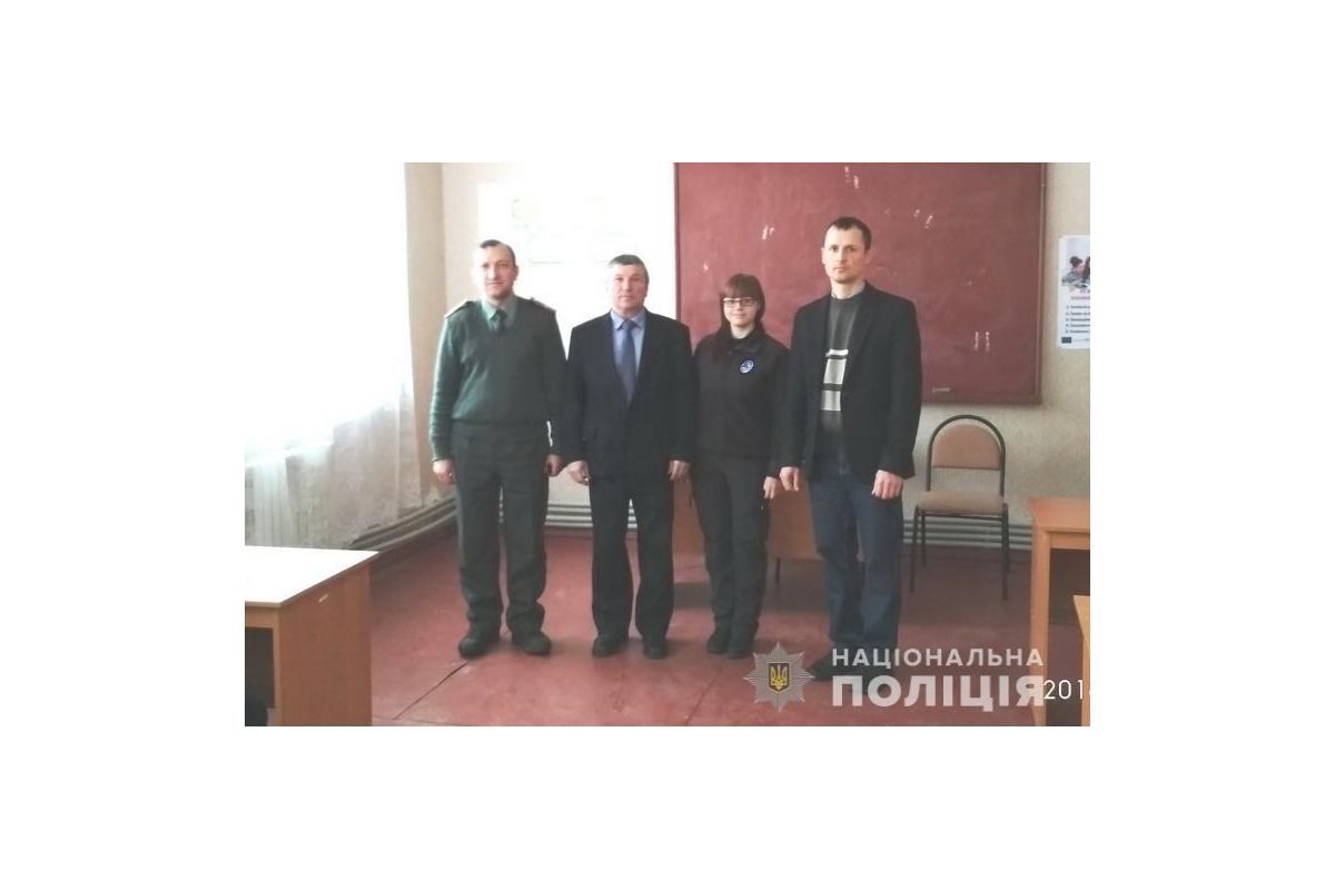 В Попаснянському районі поліцейські долучилися до Всеукраїнської акція «16 днів проти насильства» В Попаснянському районі поліцейські долучилися до Всеукраїнської акція «16 днів проти насильства»