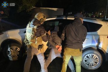 СБУ викрила начальника посту Київської митниці на організації корупційної схеми (відео) СБУ викрила начальника посту Київської митниці на організації корупційної схеми (відео)