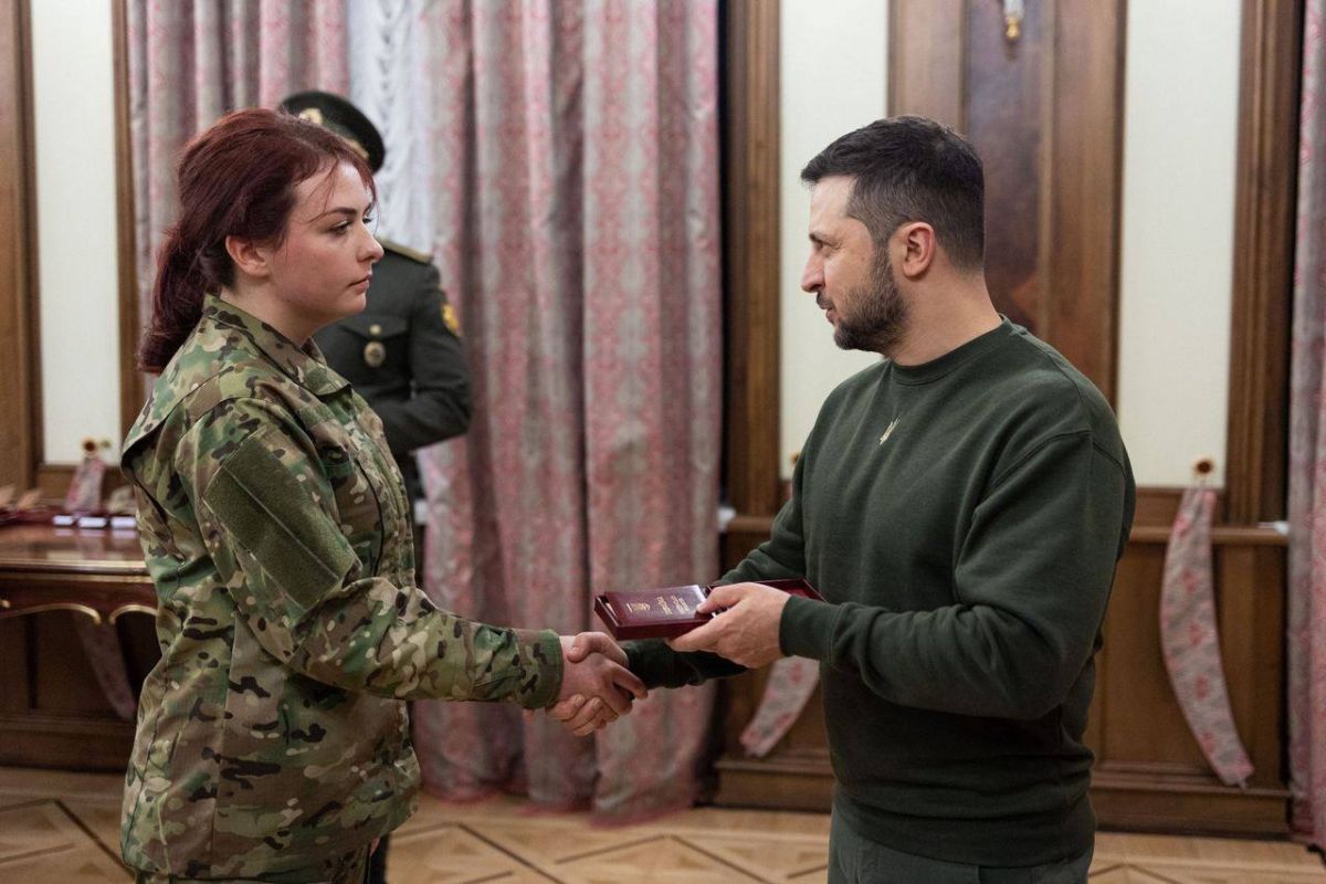 "Пташка" Катерина Поліщук отримала нагороду від Зеленського "Пташка" Катерина Поліщук отримала нагороду від Зеленського