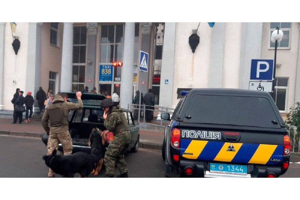 Поліція Полтави встановила особу псевдомінера залізничного вокзалу та затримала Поліція Полтави встановила особу псевдомінера залізничного вокзалу та затримала
