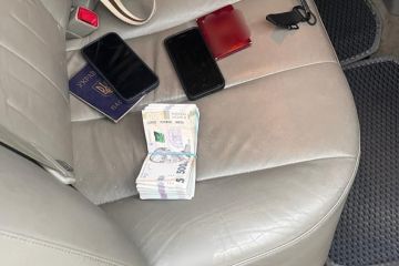 Вимагав 6 тисяч доларів США хабаря щомісячно від власника АЗС - повідомлено про підозру податківцю Вимагав 6 тисяч доларів США хабаря щомісячно від власника АЗС - повідомлено про підозру податківцю