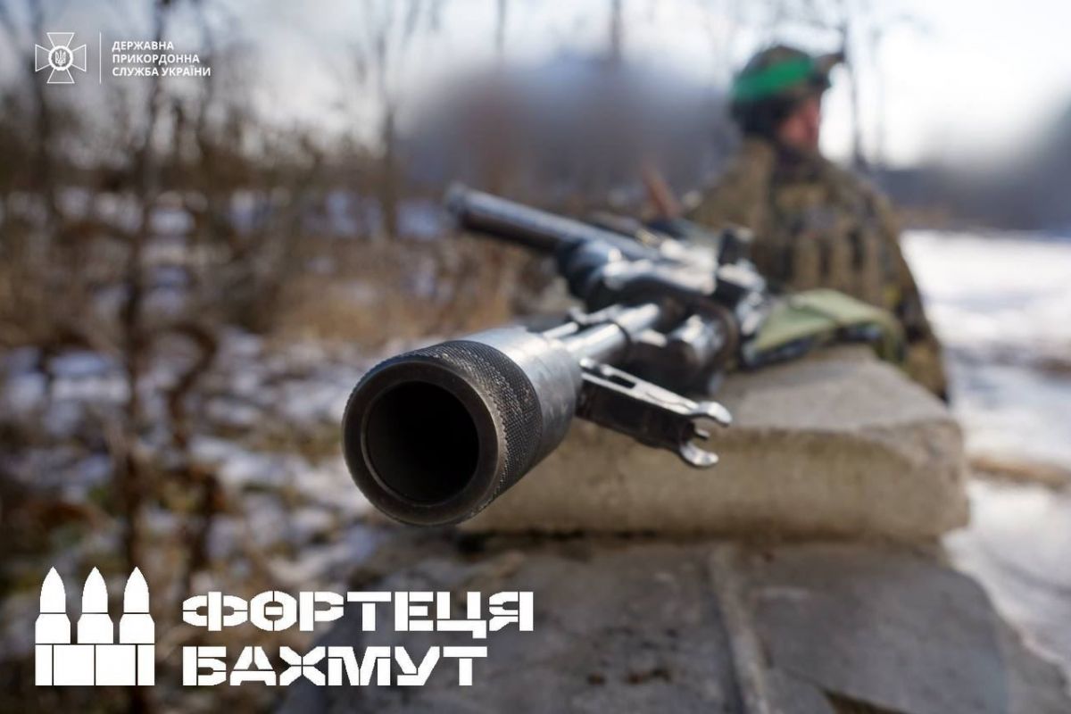 Прикордонники зупинили штурм загарбників й вибили їх з передмістя Бахмута Прикордонники зупинили штурм загарбників й вибили їх з передмістя Бахмута