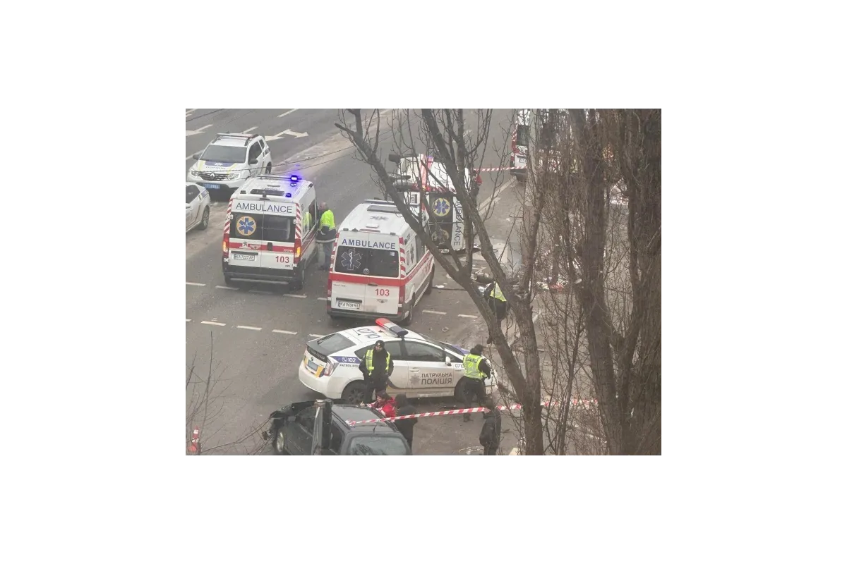 У Дніпровському районі столиці перекинувся автомобль швидкої допомоги