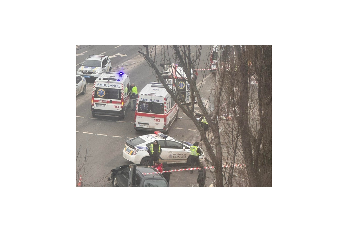 У Дніпровському районі столиці перекинувся автомобль швидкої допомоги