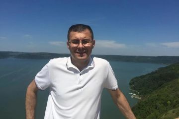 Чернівецька митниця імені Матіосів-Сологора : 222 тисячі гривень з держбюджету за відпустку Івану Матіосу, одному із членів контрабандних схематозів Чернівецька митниця імені Матіосів-Сологора : 222 тисячі гривень з держбюджету за відпустку Івану Матіосу, одному із членів контрабандних схематозів