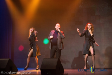 Відомий продюсер і вже співак Ігор Мізрах запалив серця жінок прем’єрою нової пісні «Кардіограми». Відомий продюсер і вже співак Ігор Мізрах запалив серця жінок прем’єрою нової пісні «Кардіограми».