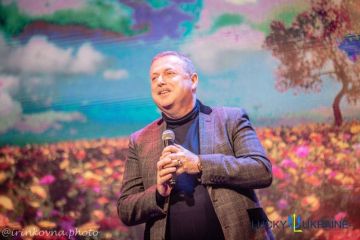 Відомий продюсер і вже співак Ігор Мізрах запалив серця жінок прем’єрою нової пісні «Кардіограми». Відомий продюсер і вже співак Ігор Мізрах запалив серця жінок прем’єрою нової пісні «Кардіограми».