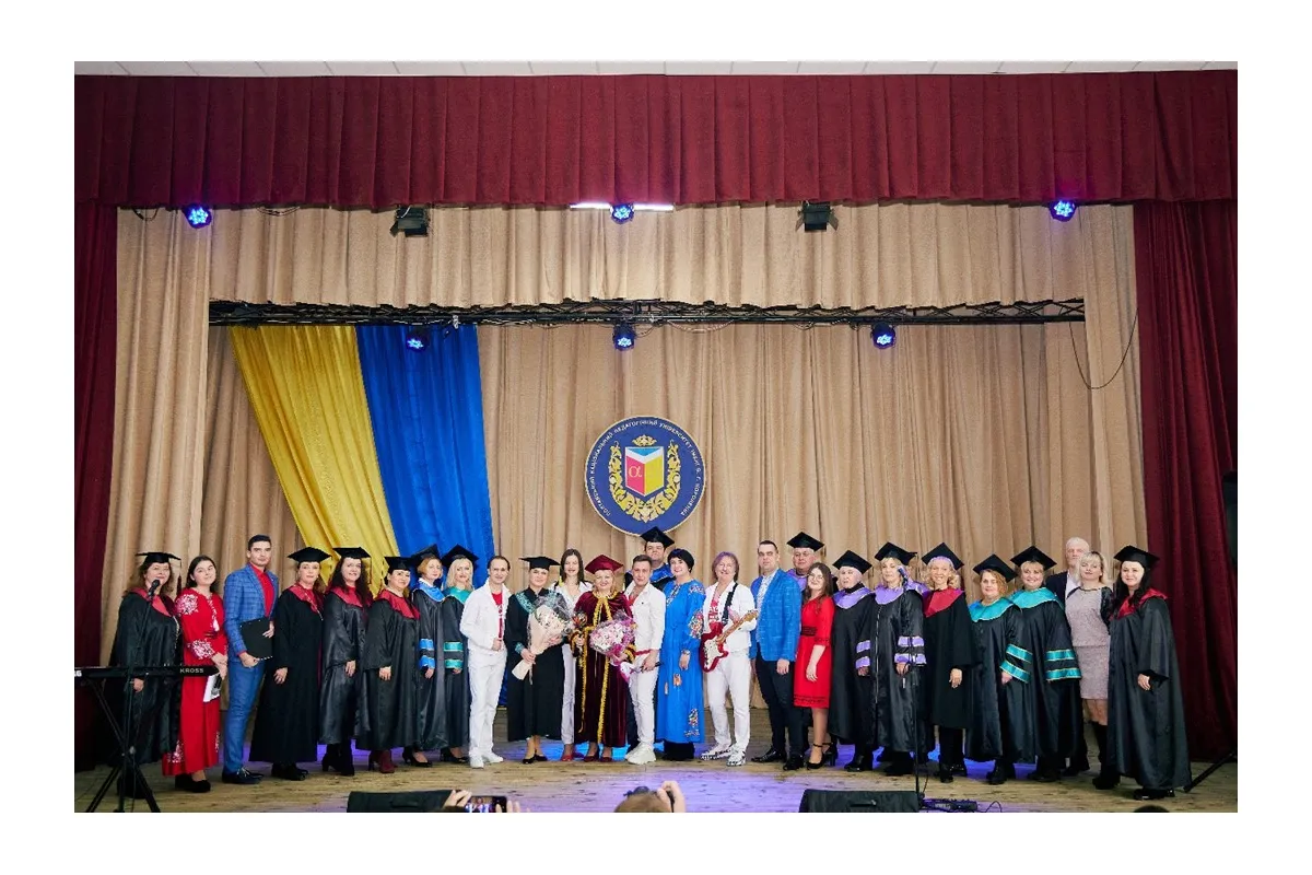 257 магістрів отримали дипломи з відзнакою: найкраща демонстрація рівня викладацької майстерності та фахової підготовки в Полтавському педагогічному