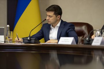 Додаткові соціальні та економічні гарантії українцям - Президент України Володимир Зеленський підписав закон у зв’язку з поширенням коронавірусу  Додаткові соціальні та економічні гарантії українцям - Президент України Володимир Зеленський підписав закон у зв’язку з поширенням коронавірусу