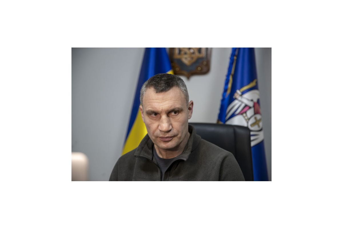 Російське вторгнення в Україну :  Київський міський голова Віталій Кличко попросив киян не повертатися до міста до кінця цього тижня Російське вторгнення в Україну :  Київський міський голова Віталій Кличко попросив киян не повертатися до міста до кінця цього тижня