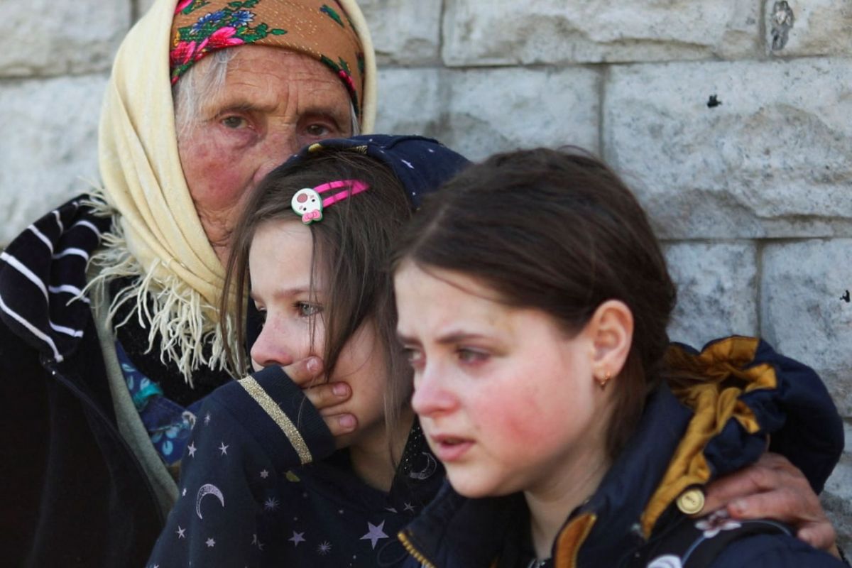 Російське вторгнення в Україну : Це – змучені, сповнені жаху та болю обличчя українців, яким вдалось евакуюватись з Харкова, що перебуває під постійними обстрілами росіян. Російське вторгнення в Україну : Це – змучені, сповнені жаху та болю обличчя українців, яким вдалось евакуюватись з Харкова, що перебуває під постійними обстрілами росіян.