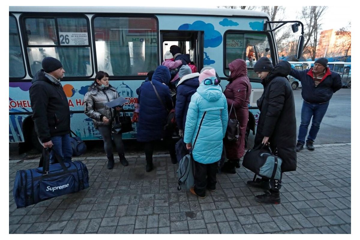 Російське вторгнення в Україну : З Маріуполя почався новий етап евакуації, автобуси вже виїхали з міста Російське вторгнення в Україну : З Маріуполя почався новий етап евакуації, автобуси вже виїхали з міста