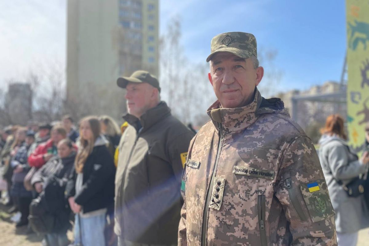 Російське вторгнення в Україну : Мінна небезпека зберігається на околицях Києва там, де велися бойові дії. Російське вторгнення в Україну : Мінна небезпека зберігається на околицях Києва там, де велися бойові дії.