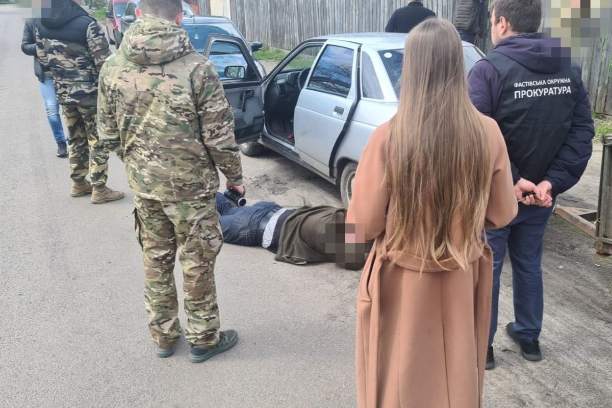 На Київщині затримано старосту села, який збував місцевим мешканцям амфетамін На Київщині затримано старосту села, який збував місцевим мешканцям амфетамін