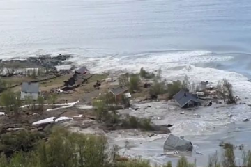 В Норвегии мощный оползень унёс в море 8 домов. Видео В Норвегии мощный оползень унёс в море 8 домов. Видео