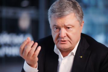 Суд разрешил привести Порошенко за ухо на допрос Суд разрешил привести Порошенко за ухо на допрос