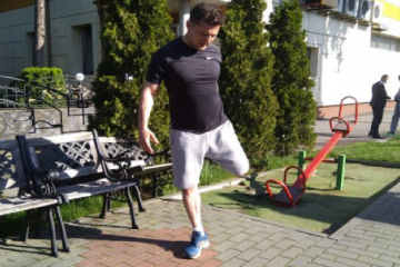 Зеленский в Хмельницком пробежал 8 км за 48 минут и показал прессе телефон с русским меню. Фото Зеленский в Хмельницком пробежал 8 км за 48 минут и показал прессе телефон с русским меню. Фото