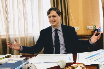 Глава ФГИ Дмитрий Сенниченко с подопечными подставили Зеленского и уже нанесли убытки государству на $6 млн. Глава ФГИ Дмитрий Сенниченко с подопечными подставили Зеленского и уже нанесли убытки государству на $6 млн.