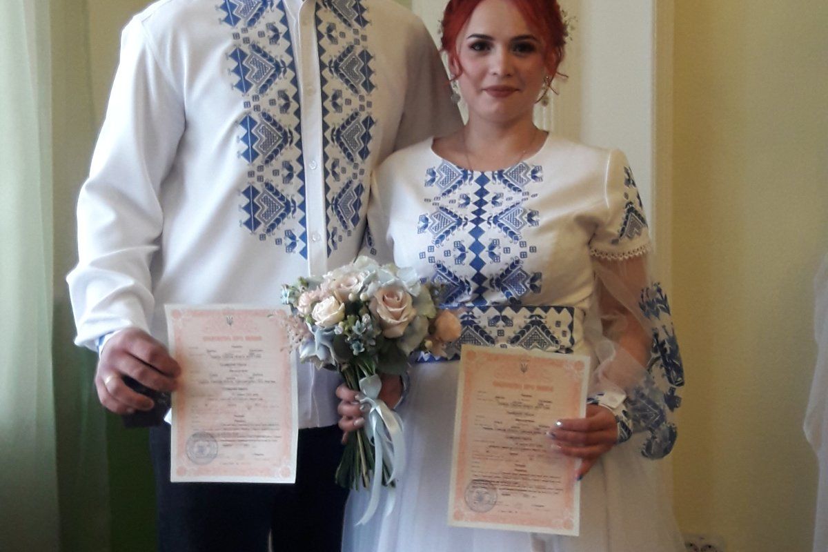 У Сумах фахівці юстиції одружили пару, кохання якої триває зі школи У Сумах фахівці юстиції одружили пару, кохання якої триває зі школи