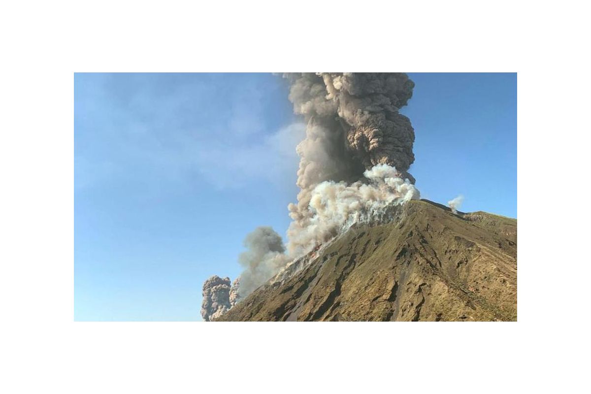 ВИВЕРЖЕННЯ ВУЛКАНУ В ІТАЛІЇ. Є ПОСТРАЖДАЛІ. ВИВЕРЖЕННЯ ВУЛКАНУ В ІТАЛІЇ. Є ПОСТРАЖДАЛІ.