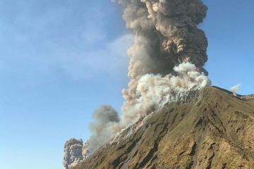 ВИВЕРЖЕННЯ ВУЛКАНУ В ІТАЛІЇ. Є ПОСТРАЖДАЛІ. ВИВЕРЖЕННЯ ВУЛКАНУ В ІТАЛІЇ. Є ПОСТРАЖДАЛІ.