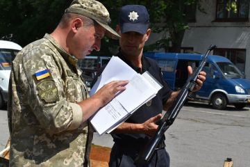 30 шкіл Полтавщини отримали навчальні автомати та пістолети 30 шкіл Полтавщини отримали навчальні автомати та пістолети