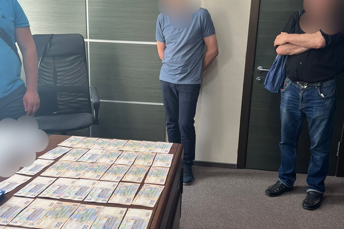 Посадовця податкової служби Київщини судитимуть за одержання хабаря від приватного підприємця Посадовця податкової служби Київщини судитимуть за одержання хабаря від приватного підприємця
