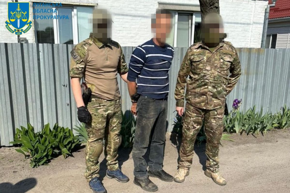 До 13 років ув’язнення засуджено мешканця Сватівщини, який ремонтував ворожу військову техніку, розвозив окупантів на позиції та розселяв їх у домівки місцевих До 13 років ув’язнення засуджено мешканця Сватівщини, який ремонтував ворожу військову техніку, розвозив окупантів на позиції та розселяв їх у домівки місцевих