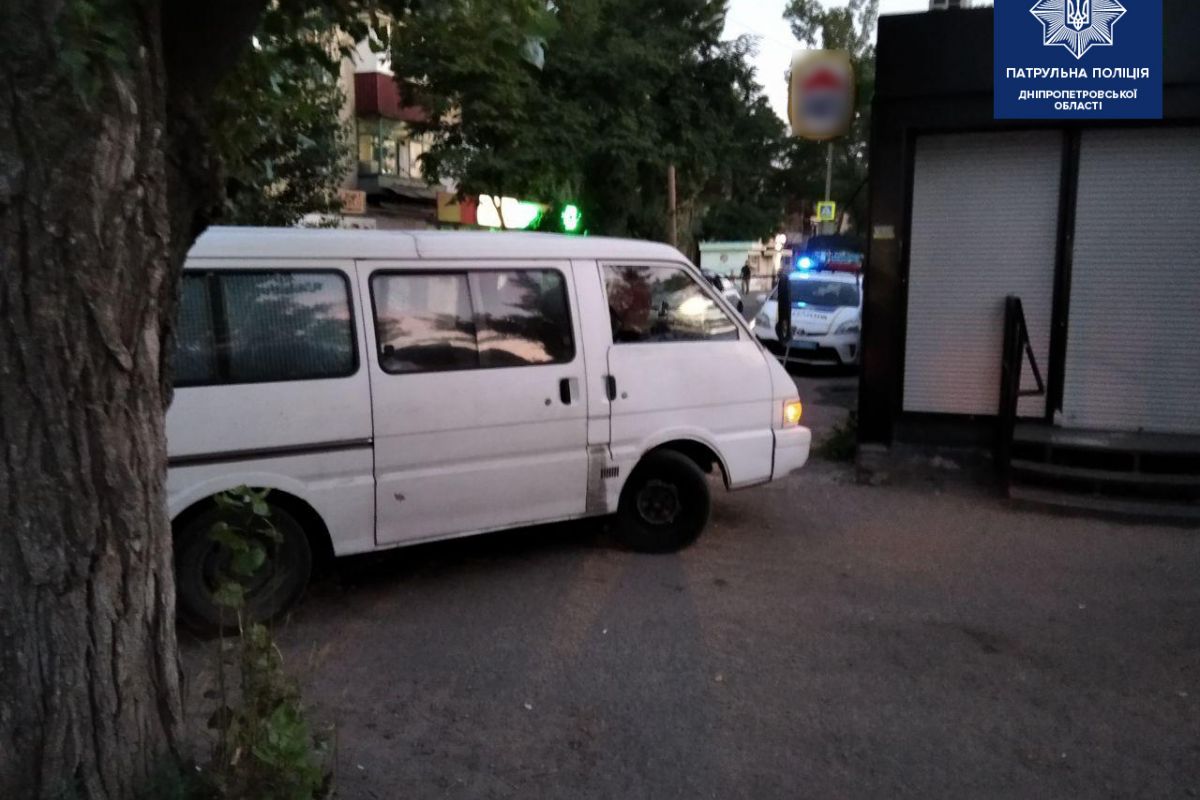 У Дніпрі водій напідпитку ледь не позбивав пішоходів У Дніпрі водій напідпитку ледь не позбивав пішоходів