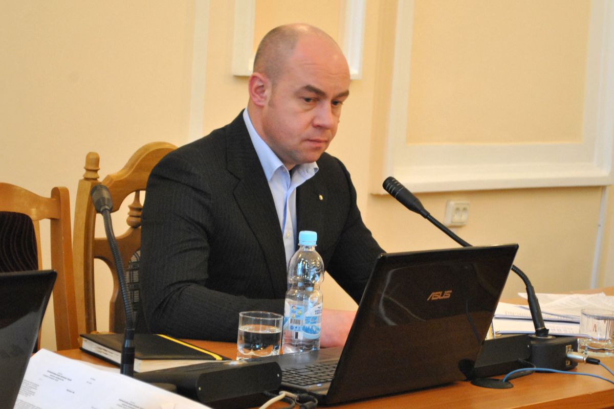 Місцева влада Луцька та Тернополя протидіє жорсткому карантину, запровадженому Кабміном Місцева влада Луцька та Тернополя протидіє жорсткому карантину, запровадженому Кабміном