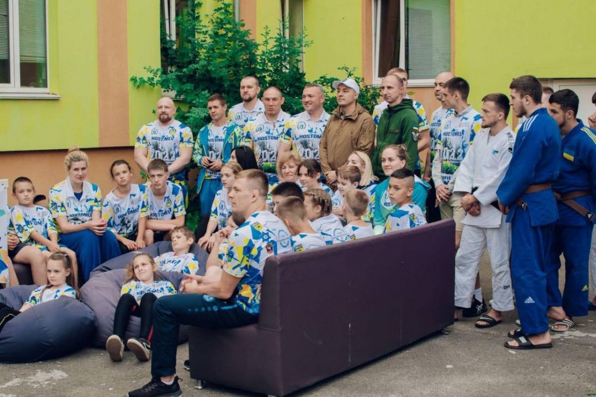 Всеукраїнський проект НОК України OlympicLab за напрямом "Чат з чемпіоном" Всеукраїнський проект НОК України OlympicLab за напрямом "Чат з чемпіоном"