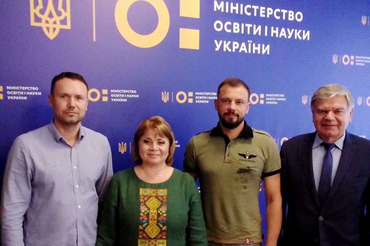 У Міністерстві освіти і науки України за участі міністра і депутатів Верховної Ради відбулася нарада з питань викладання зарубіжної літератури в закладах середньої освіти У Міністерстві освіти і науки України за участі міністра і депутатів Верховної Ради відбулася нарада з питань викладання зарубіжної літератури в закладах середньої освіти