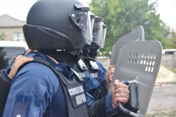 На Тернопільщині та Донеччині судові охоронці відточували свої професійні навички із забезпечення охорони й безпеки судів    На Тернопільщині та Донеччині судові охоронці відточували свої професійні навички із забезпечення охорони й безпеки судів