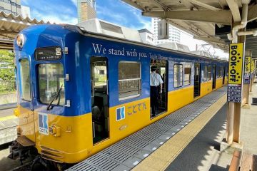 Солідарність з українськими залізничниками: у Японії курсує потяг в синьо-жовтих кольорах Солідарність з українськими залізничниками: у Японії курсує потяг в синьо-жовтих кольорах