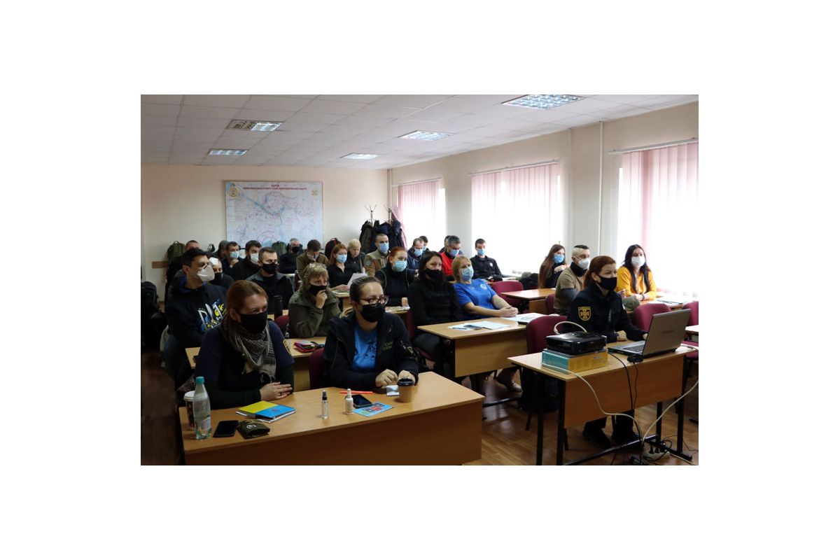 У Дніпрі розпочалося навчання волонтерів, які допомагатимуть рятувальникам У Дніпрі розпочалося навчання волонтерів, які допомагатимуть рятувальникам