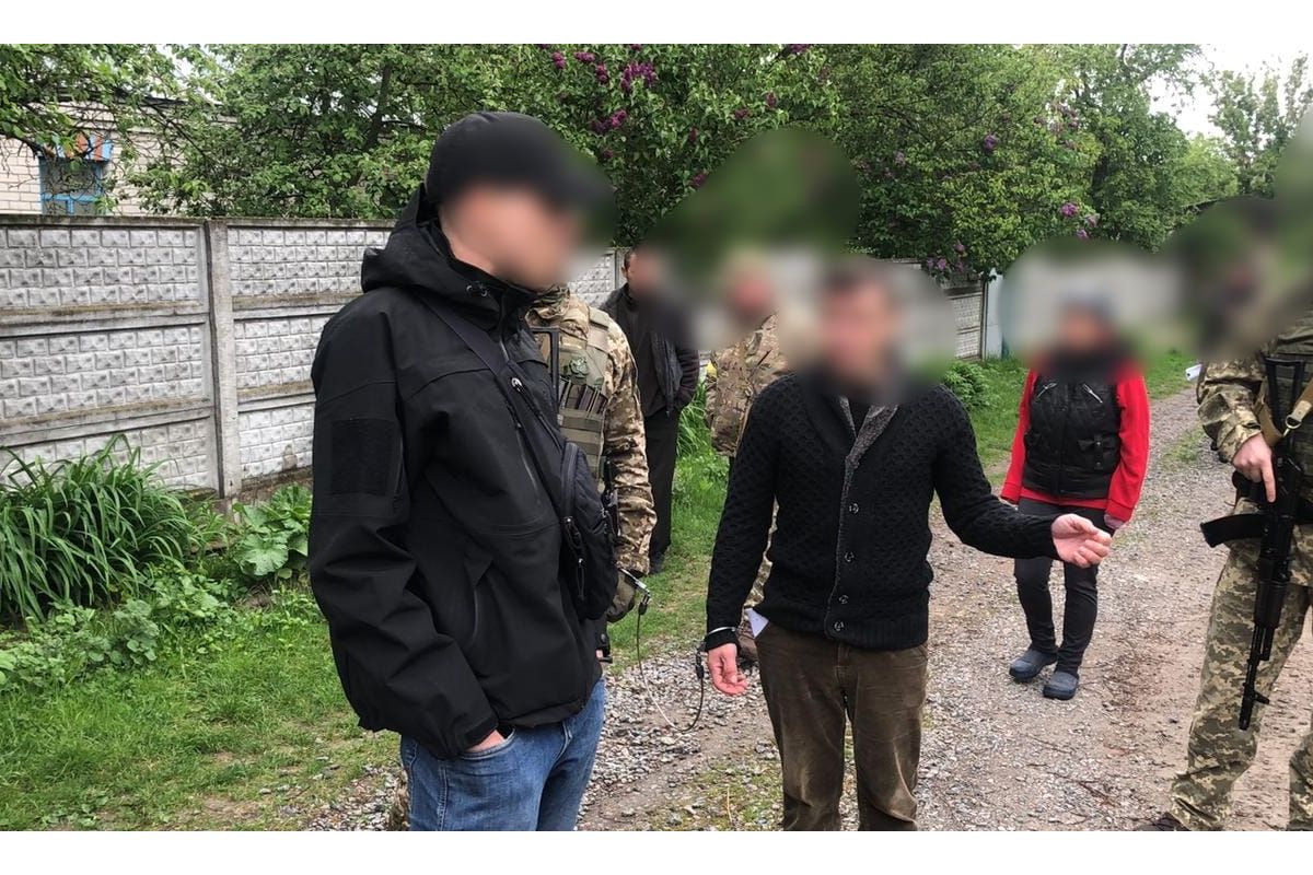 Здав учасників місцевої самооборони окупантам – мешканця Київщини засуджено до 15 років позбавлення волі за держзраду Здав учасників місцевої самооборони окупантам – мешканця Київщини засуджено до 15 років позбавлення волі за держзраду
