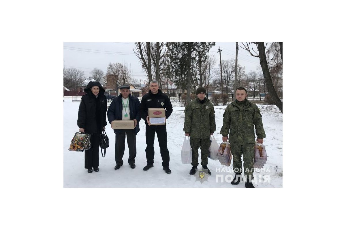 Сватівські поліцейські завітали з подарунками до своїх друзів - дітей, які навчаються у спеціальній школі-інтернаті Сватівські поліцейські завітали з подарунками до своїх друзів - дітей, які навчаються у спеціальній школі-інтернаті
