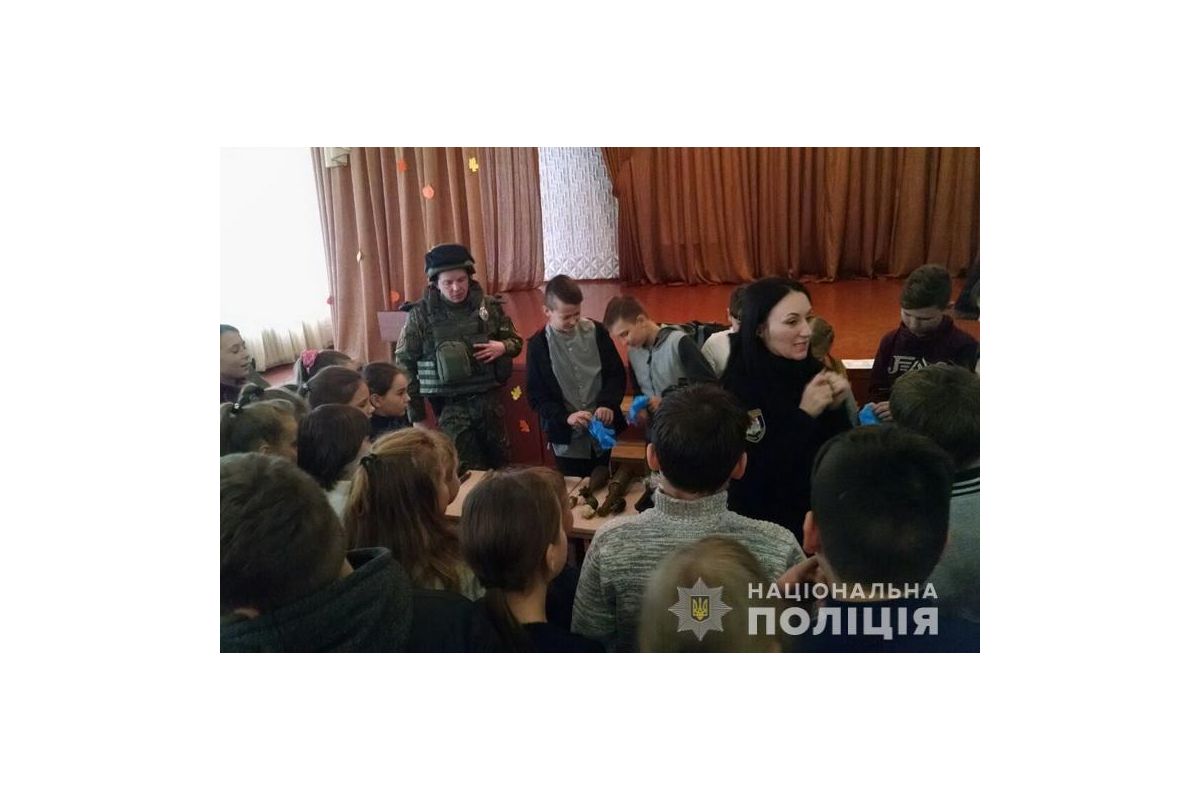 Поліцейські завітали до сєвєродонецьких школярів Поліцейські завітали до сєвєродонецьких школярів