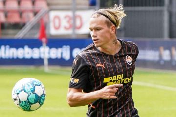 Мудрика попытается перехватить конкурент Арсенала – Срна проведет переговоры в Лондоне Мудрика попытается перехватить конкурент Арсенала – Срна проведет переговоры в Лондоне