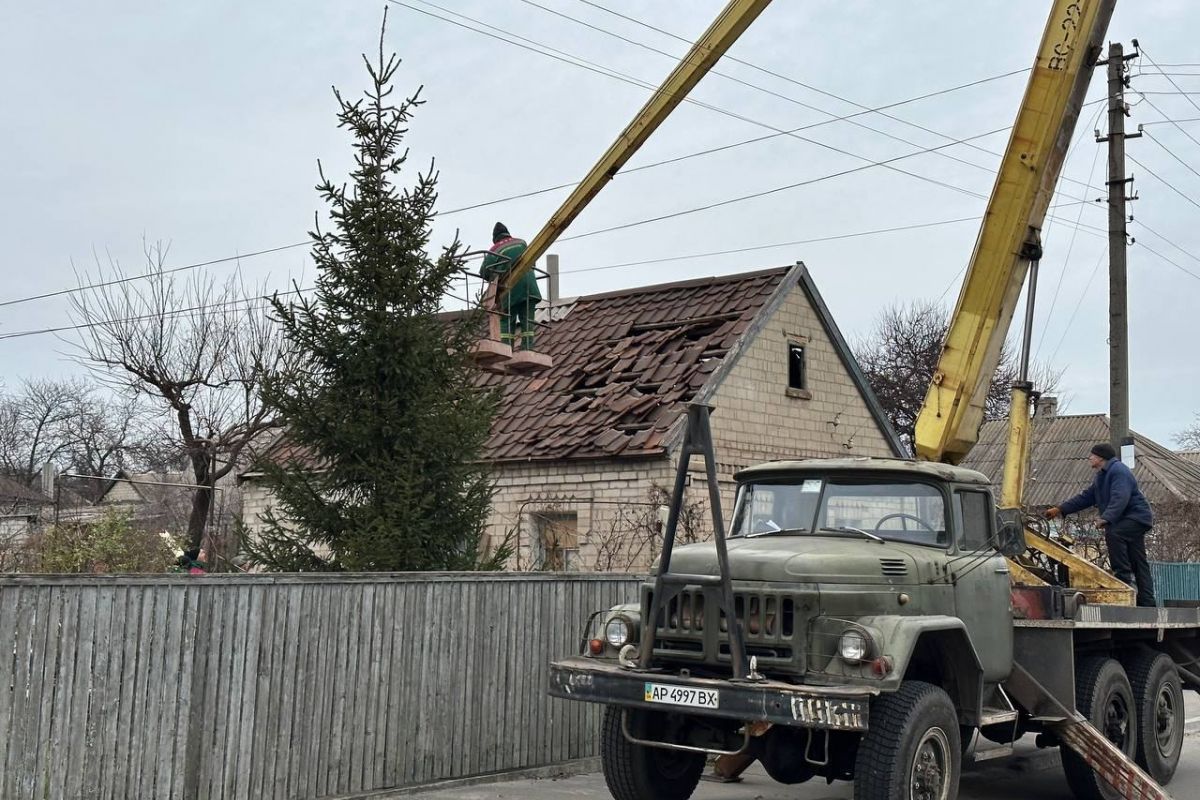 У Запоріжжі продовжується процес відновлювальних робіт у пошкоджених будинках