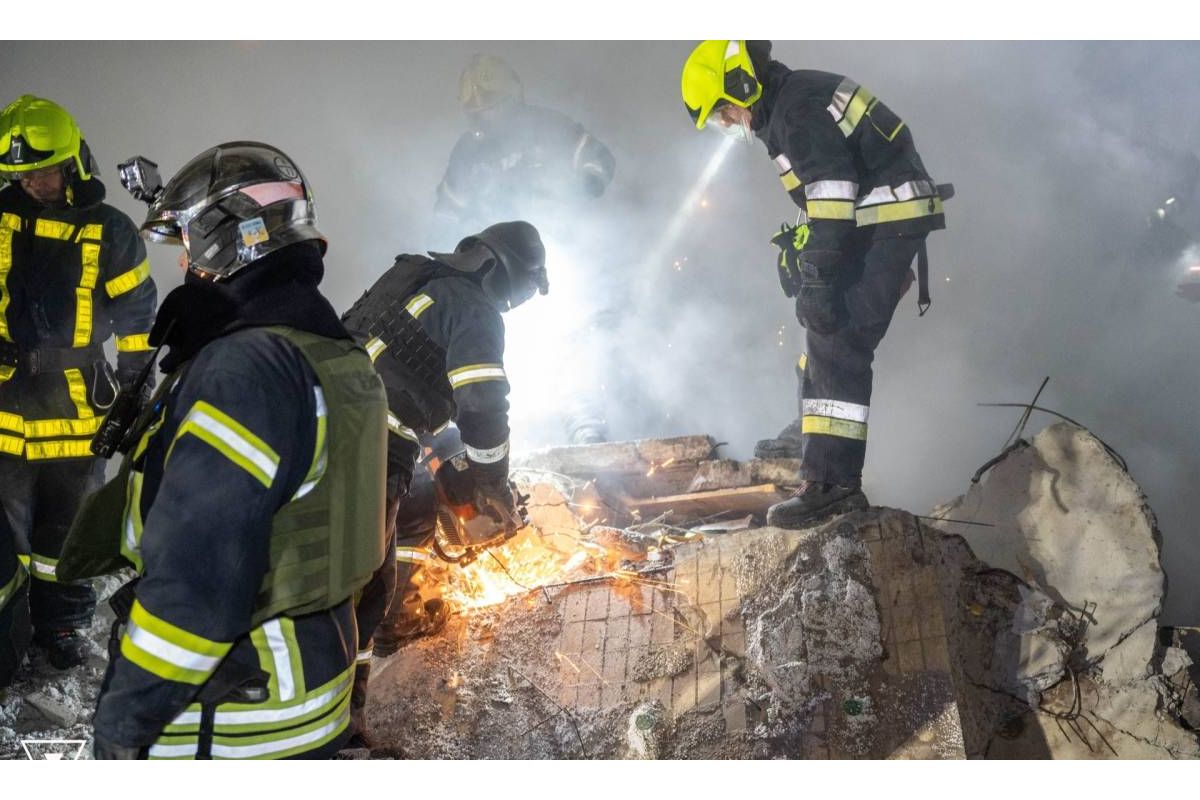 Російські злочинці досі вбивають українських дітей Російські злочинці досі вбивають українських дітей